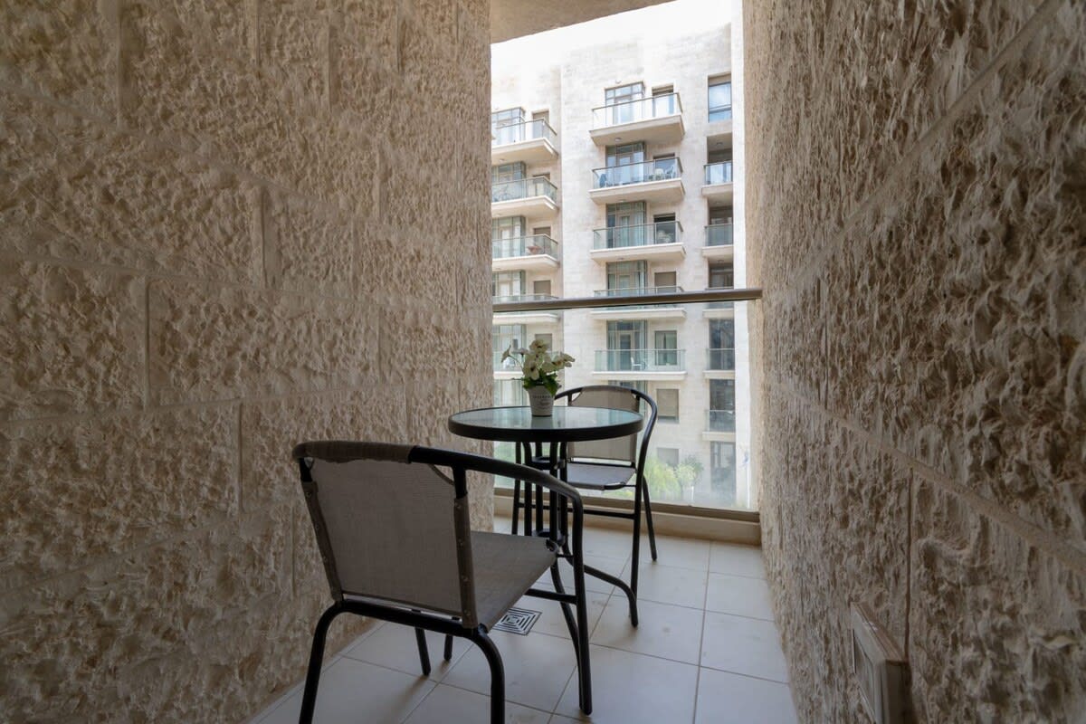 Haneviim court 2 bedroom with amazing Sukka balcony 52 photo 40
