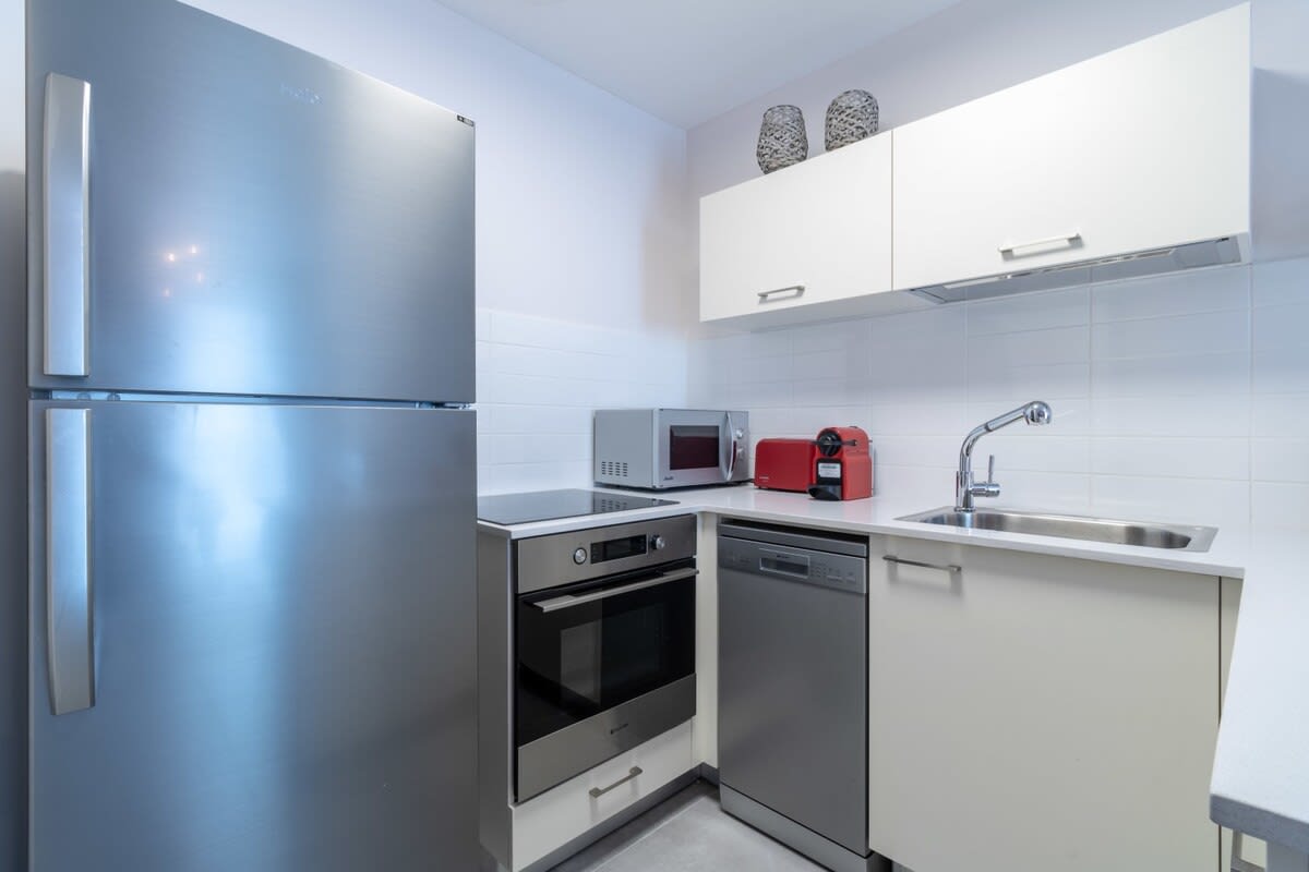 Modern 1BR Apartment in Jerusalem City Center by Hadavidka Square photo 12