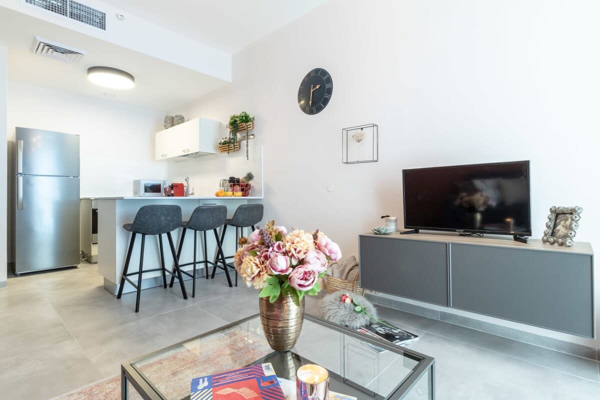 Modern 1BR Apartment in Jerusalem City Center by Hadavidka Square photo 15