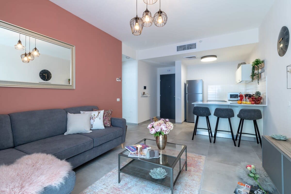 Modern 1BR Apartment in Jerusalem City Center by Hadavidka Square photo 13