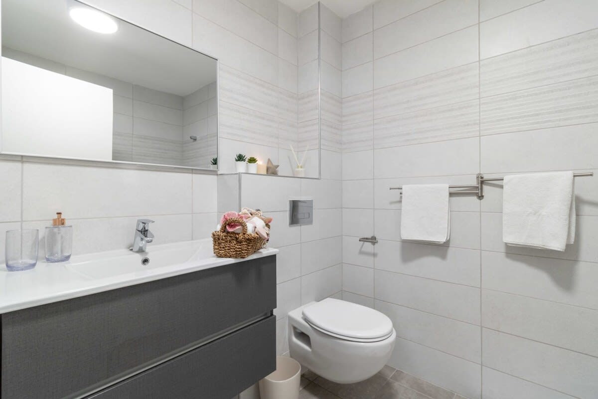 Modern 1BR Apartment in Jerusalem City Center by Hadavidka Square photo 17