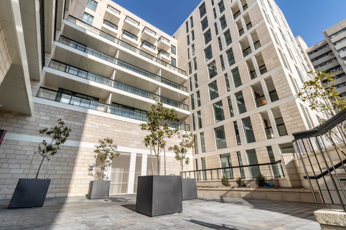 Modern 1BR Apartment in Jerusalem City Center by Hadavidka Square photo 27