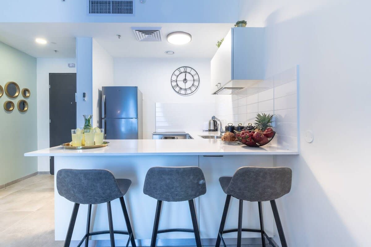 Beautiful 1 bedroom in great central area photo 11