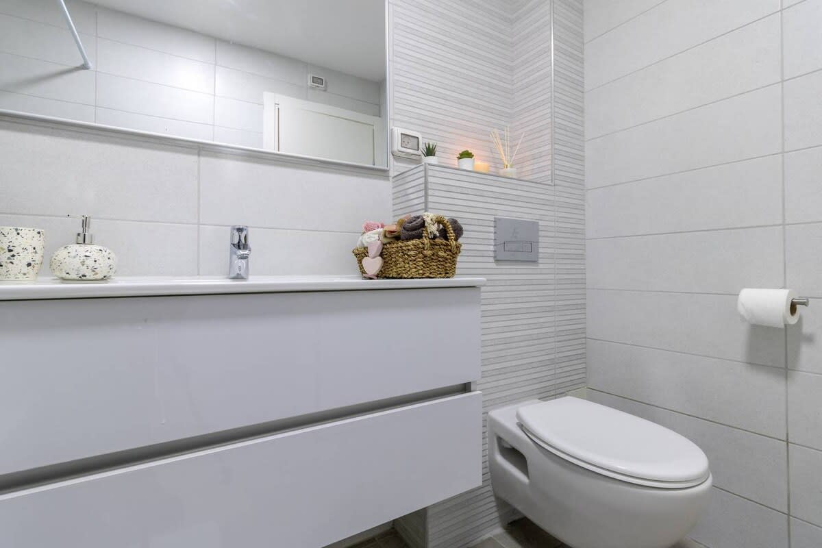 Beautiful 1 bedroom in great central area photo 24