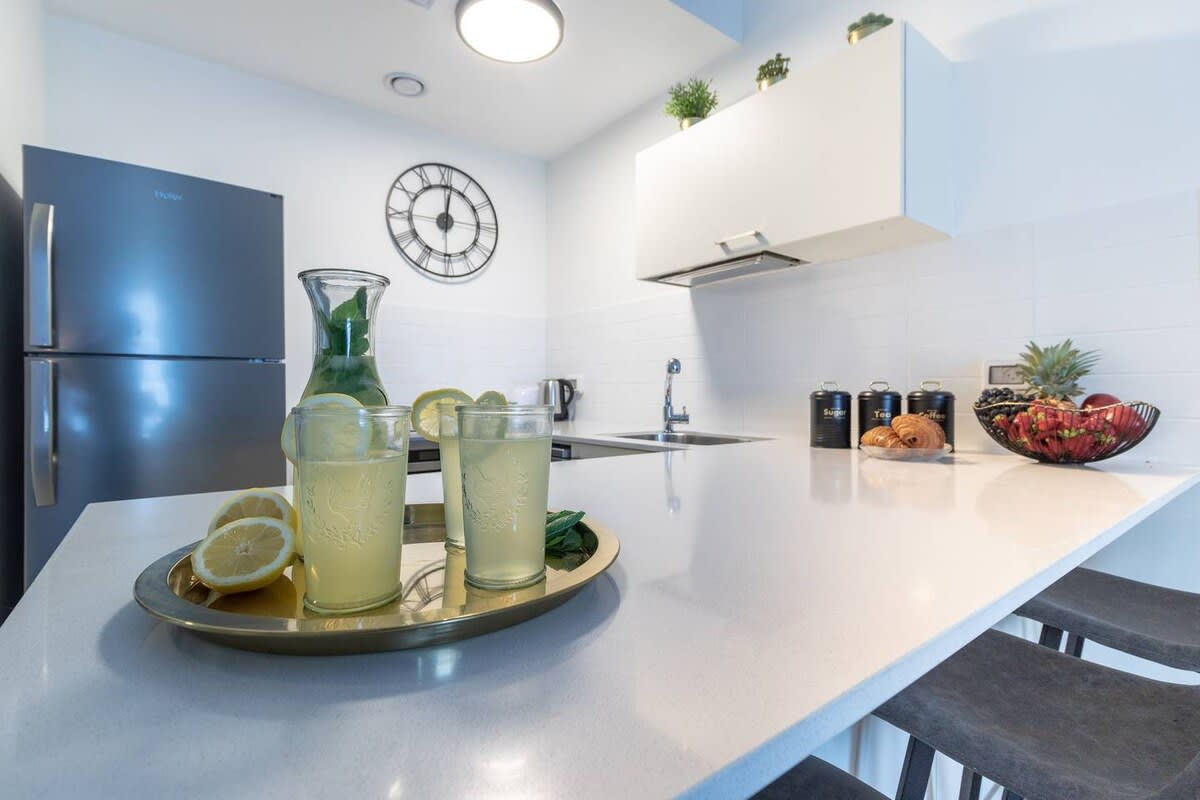 Beautiful 1 bedroom in great central area photo 14