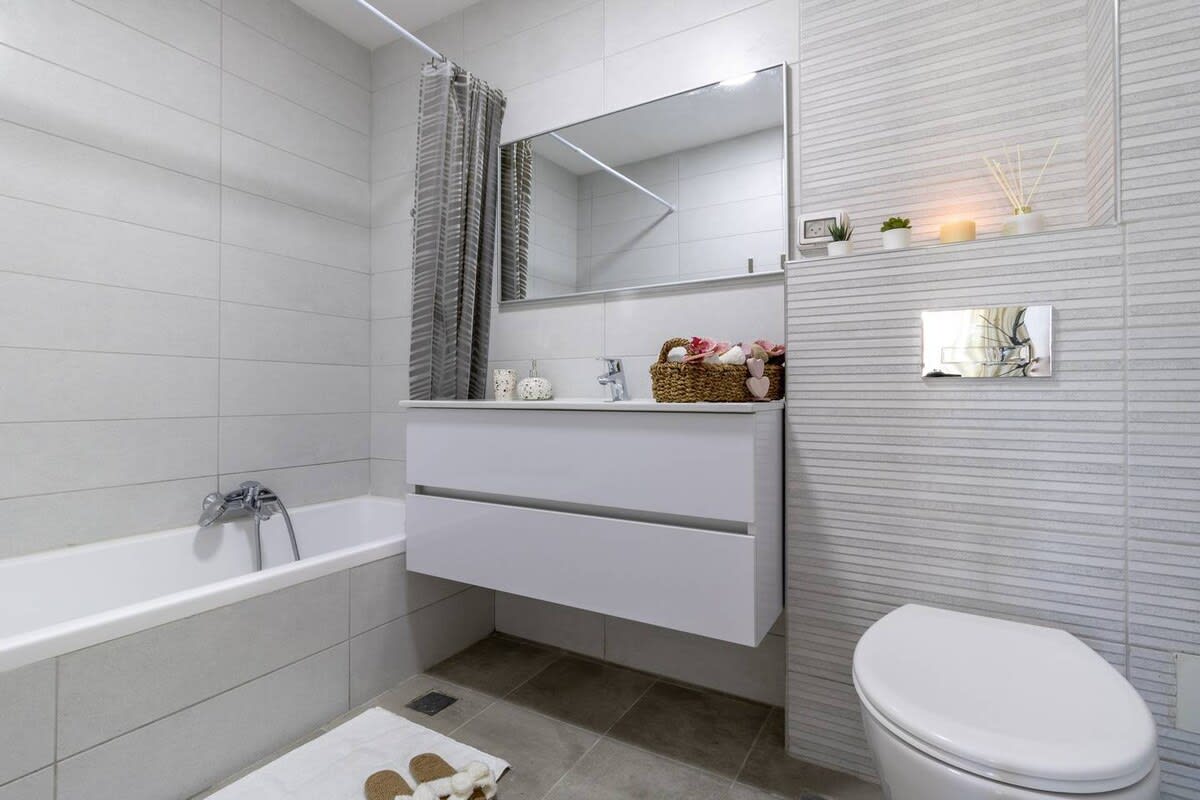 Beautiful 1 bedroom in great central area photo 22