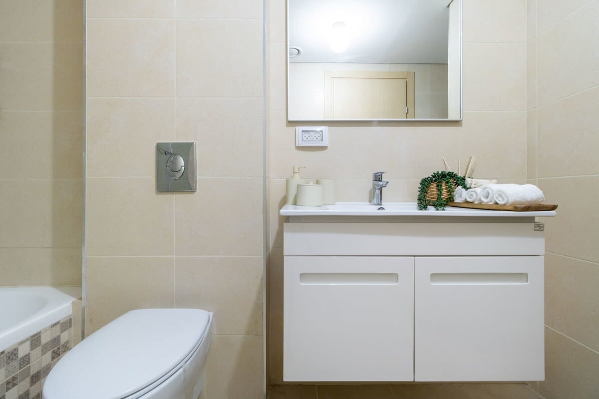 Central Jerusalem 2BR | Sleeps 6 | Doorman Building + Parking photo 26