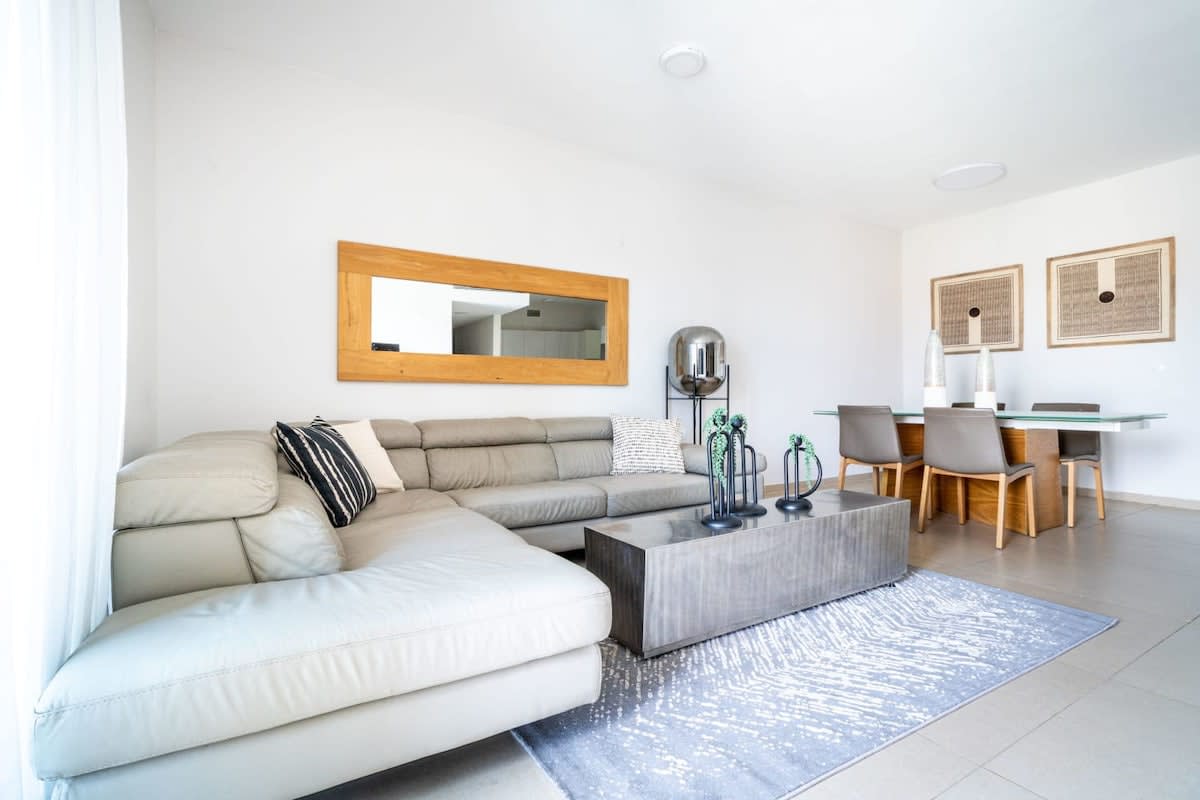 Central Jerusalem 2BR | Sleeps 6 | Doorman Building + Parking – vacation rental in City Center
