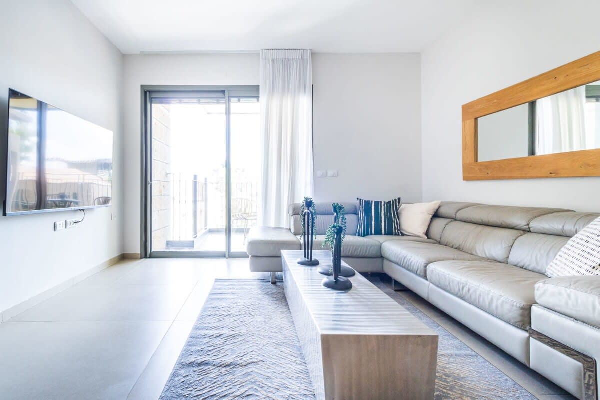 Central Jerusalem 2BR | Sleeps 6 | Doorman Building + Parking photo 4