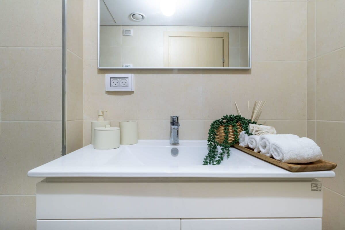 Central Jerusalem 2BR | Sleeps 6 | Doorman Building + Parking photo 28