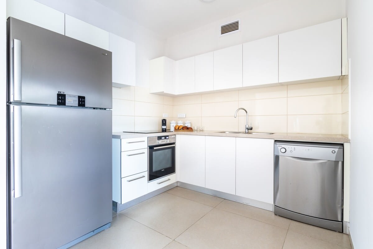 Central Jerusalem 2BR | Sleeps 6 | Doorman Building + Parking photo 12