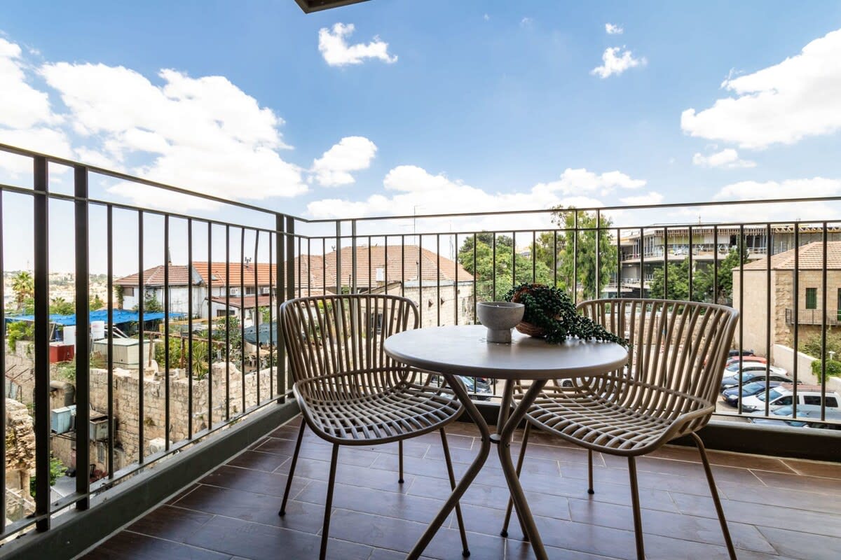 Central Jerusalem 2BR | Sleeps 6 | Doorman Building + Parking photo 18
