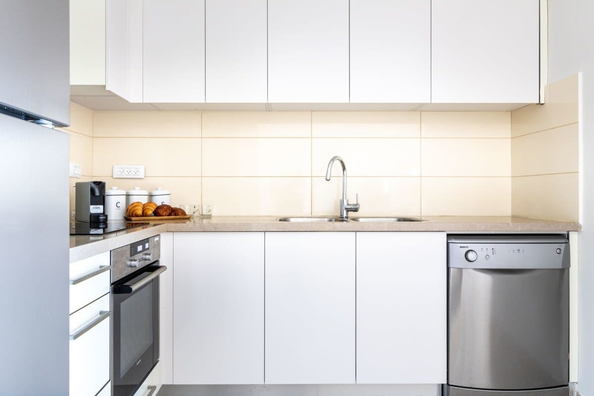 Central Jerusalem 2BR | Sleeps 6 | Doorman Building + Parking photo 13