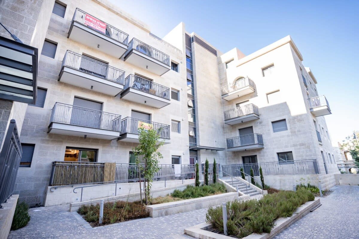 Fantastic 1BR Apartment with Parking in the city center photo 5