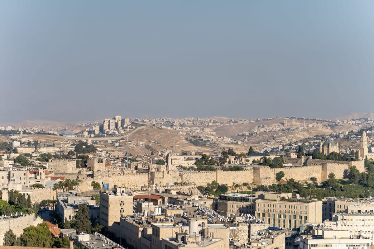 Exquisite 1Bdr Residence with Magical Vistas of the Old City photo 27