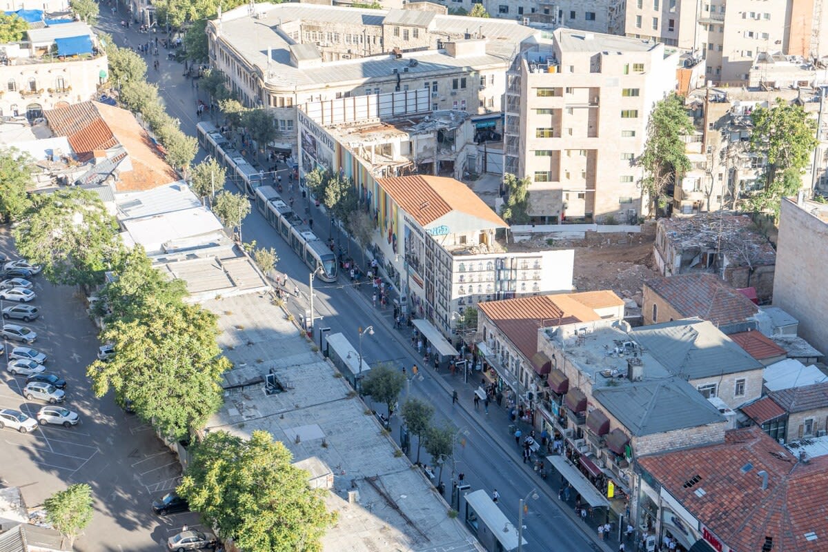 Exquisite 1Bdr Residence with Magical Vistas of the Old City photo 28