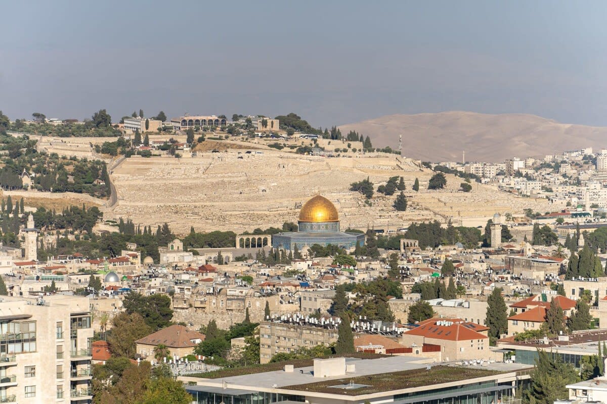Exquisite 1Bdr Residence with Magical Vistas of the Old City photo 26