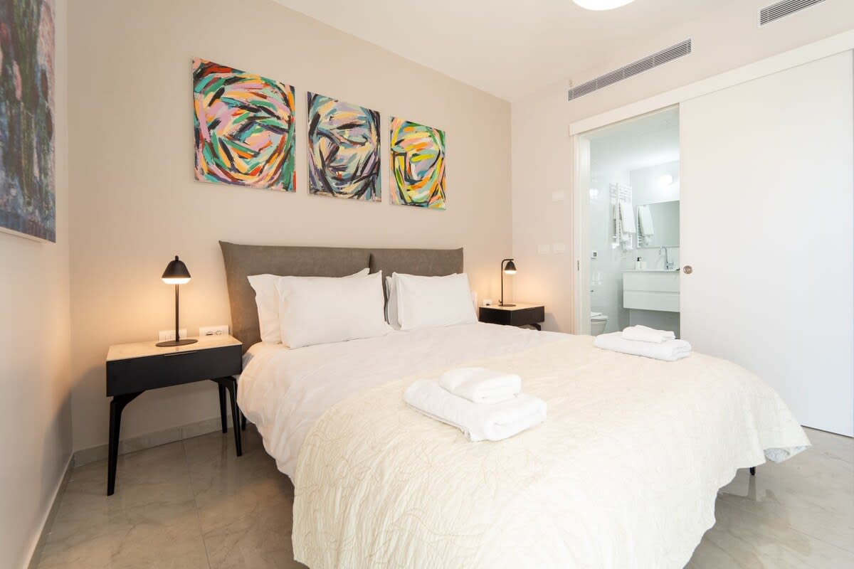 Enchanting 2 Bedroom In Best Location/Parking photo 9
