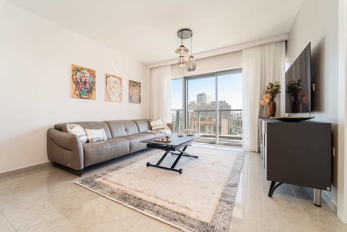 Enchanting 2 Bedroom In Best Location/Parking – vacation rental in City Center
