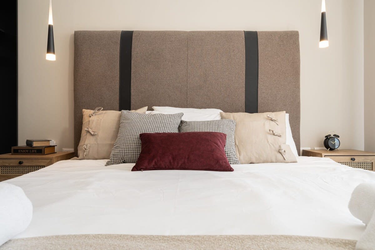 Charming 1Bdr Gem with Astonishing Views Overlooking the City photo 8