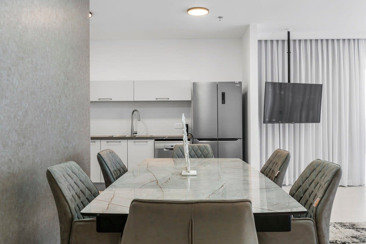 Modern 2BR Apartment with Parking in Prime Downtown Jerusalem photo 11