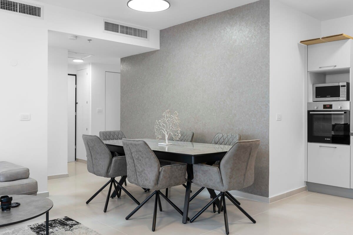 Modern 2BR Apartment with Parking in Prime Downtown Jerusalem photo 30