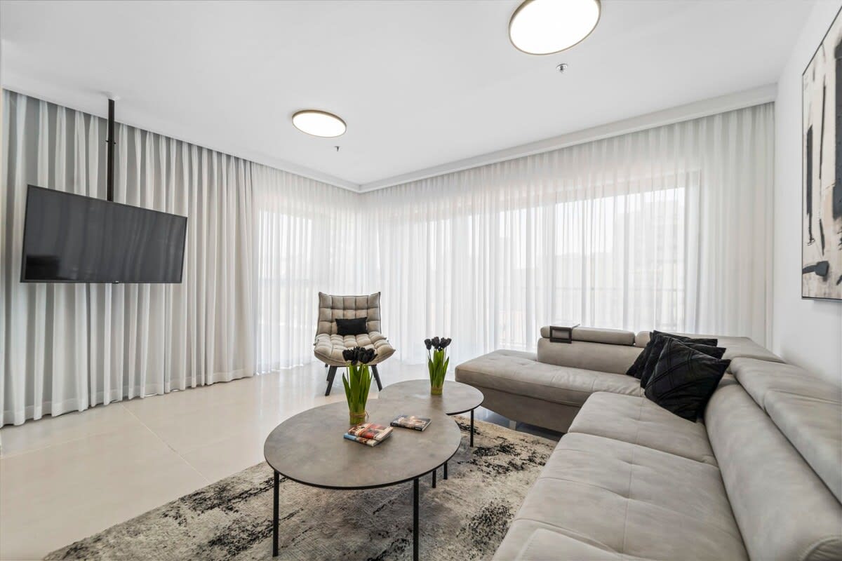 Modern 2BR Apartment with Parking in Prime Downtown Jerusalem photo 5