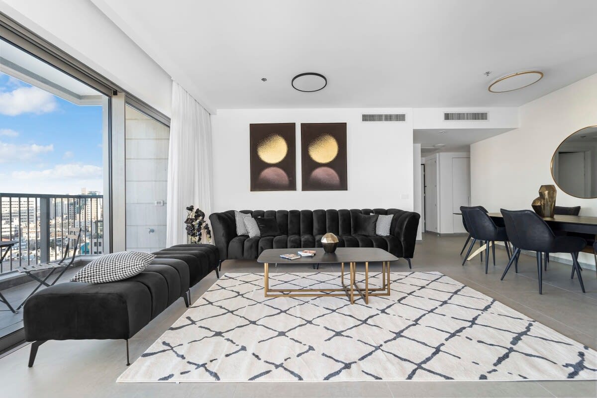 Captivating 2Bdr Getaway with Unparalleled Views of the Old City photo 6