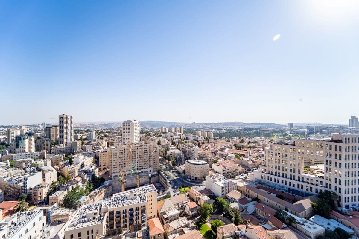 Captivating 2Bdr Getaway with Unparalleled Views of the Old City photo 45