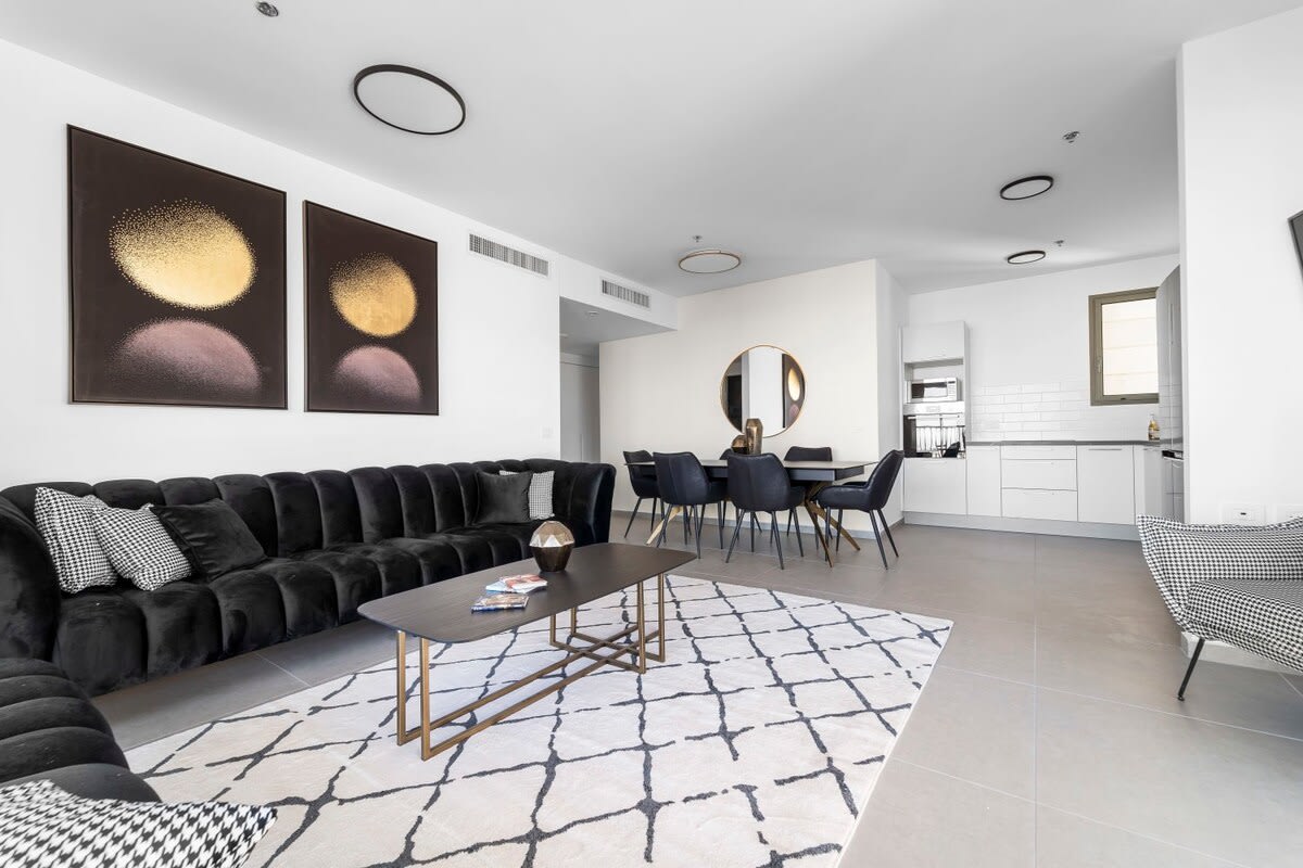 Captivating 2Bdr Getaway with Unparalleled Views of the Old City photo 8