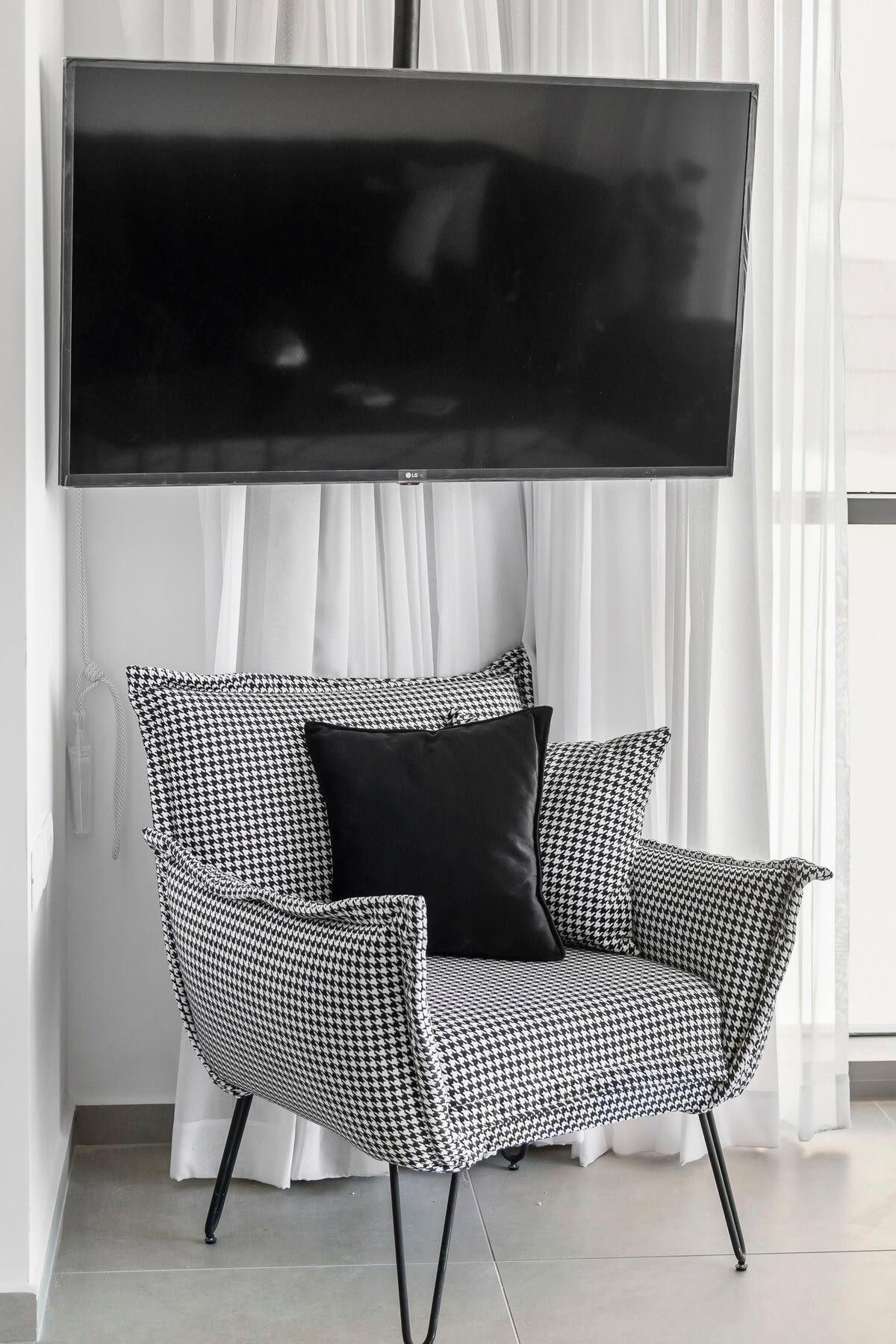 Captivating 2Bdr Getaway with Unparalleled Views of the Old City photo 15