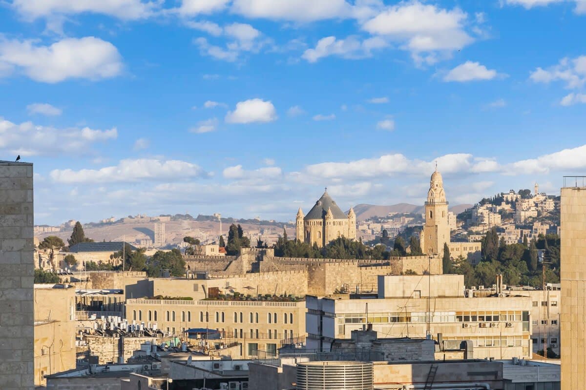 Captivating 2Bdr Getaway with Unparalleled Views of the Old City photo 21