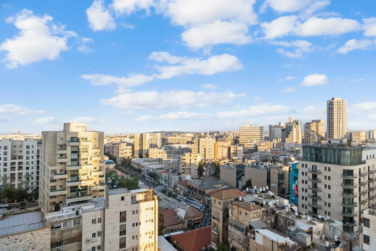 Captivating 2Bdr Getaway with Unparalleled Views of the Old City photo 20
