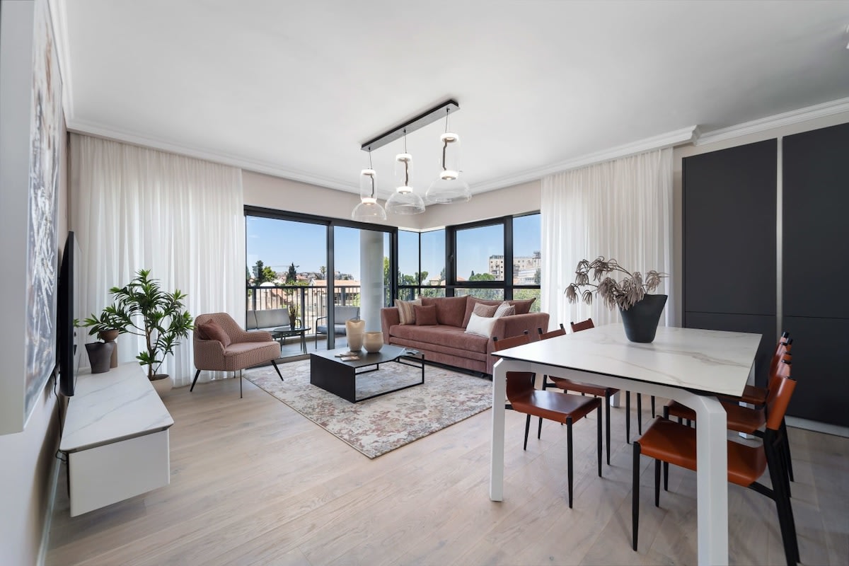 Bright & Comfortable 2BR in Savyon View Tower – vacation rental in City Center
