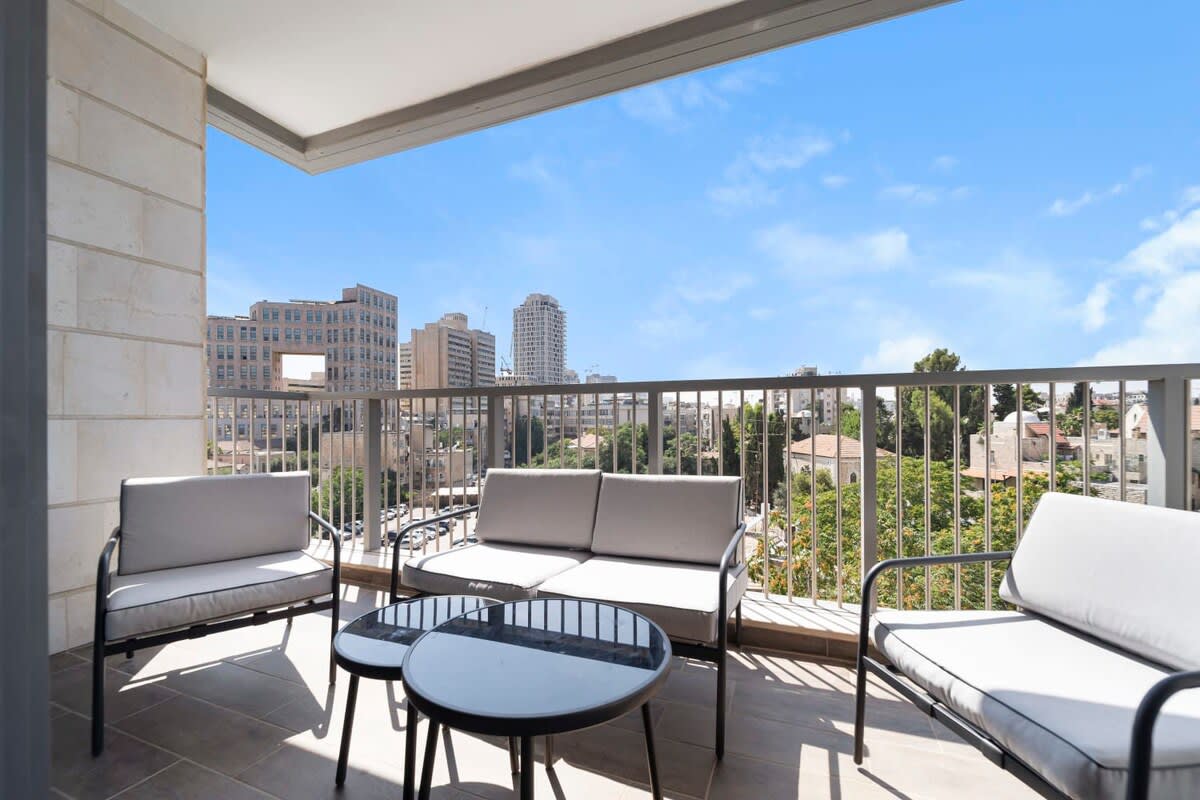 Bright & Comfortable 2BR in Savyon View Tower photo 8
