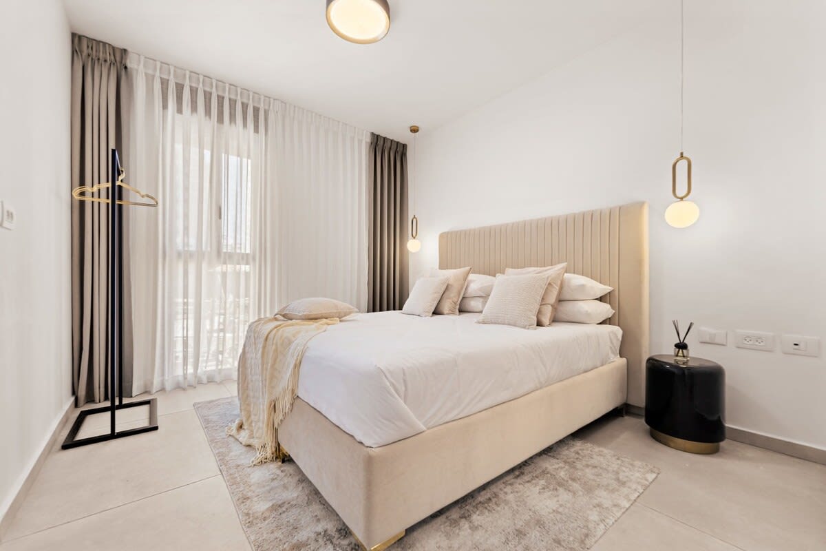 New 3 bedroom steps from Machne Yehuda! photo 26