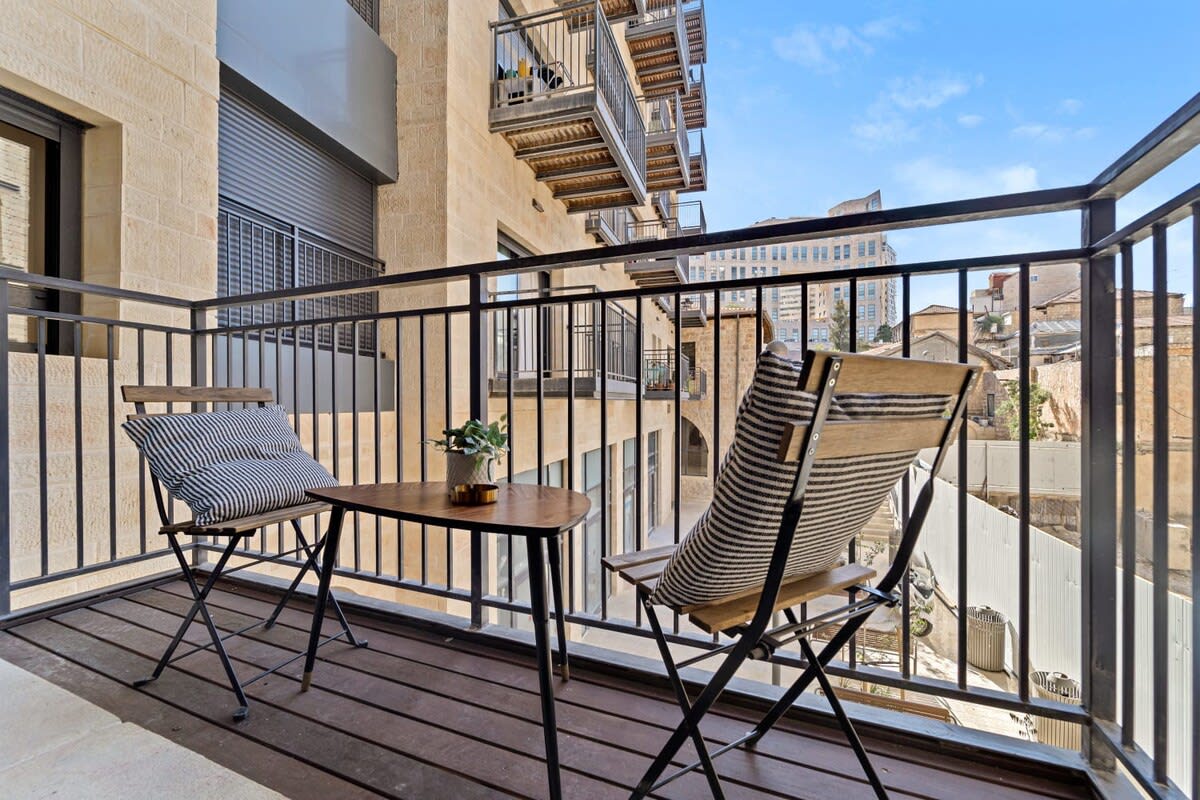 New 3 bedroom steps from Machne Yehuda! photo 30