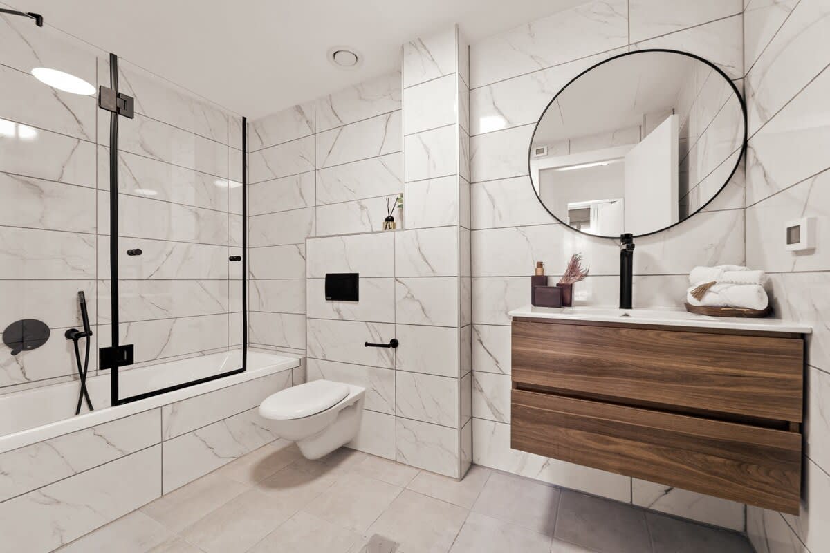 New 3 bedroom steps from Machne Yehuda! photo 17