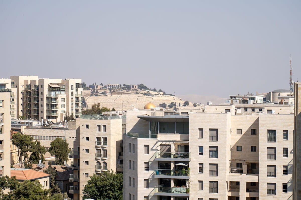 Fantastic 1BDR Offering Stunning Views of the City photo 55
