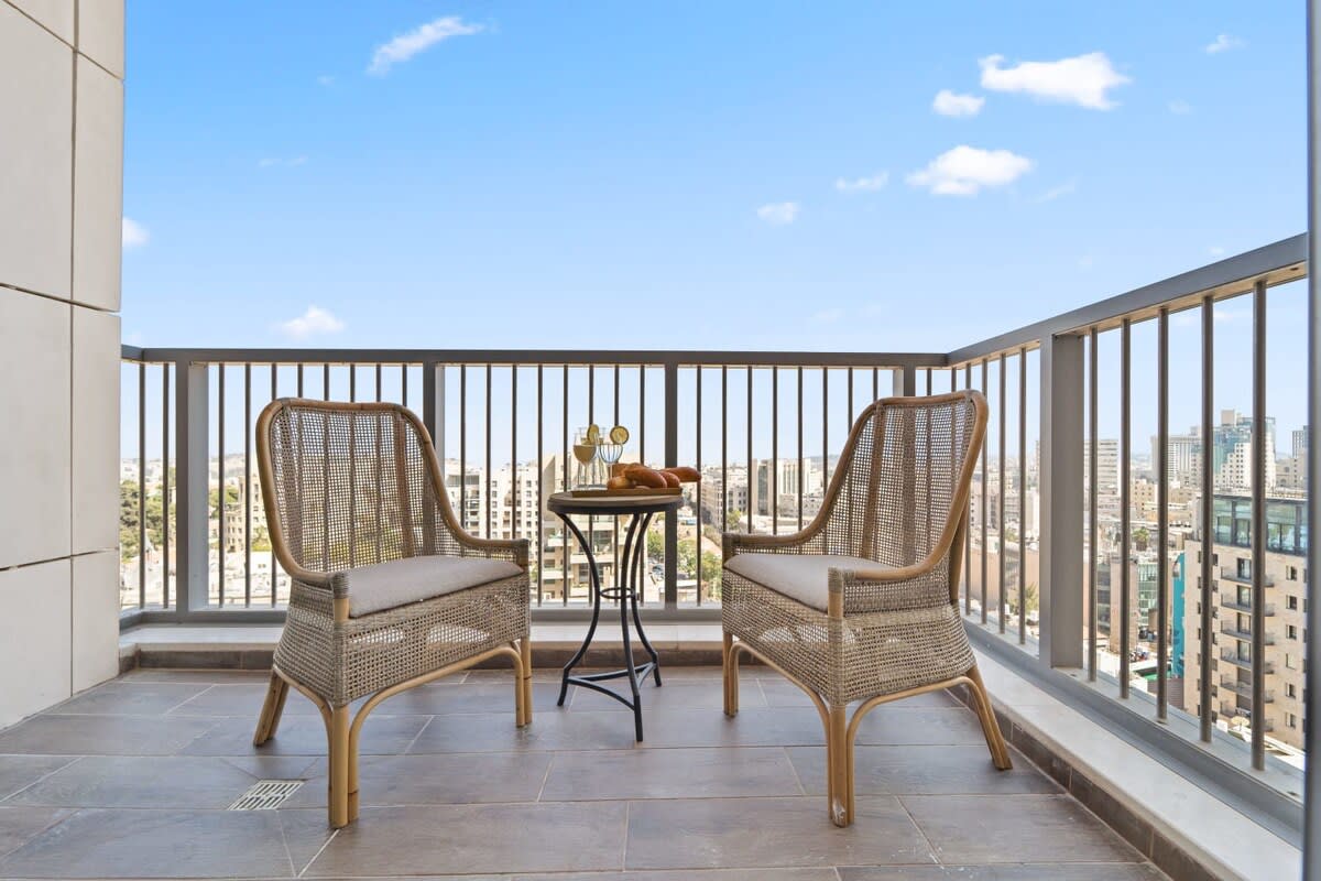 Fantastic 1BDR Offering Stunning Views of the City photo 8