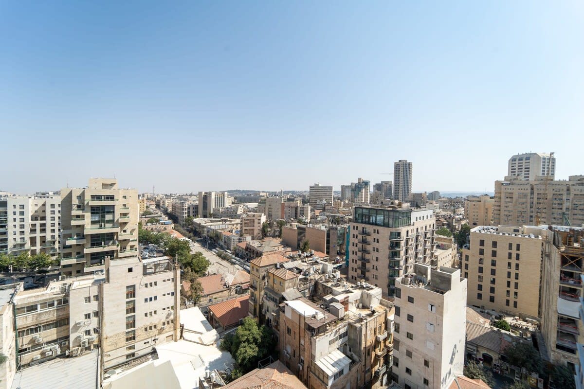 Fantastic 1BDR Offering Stunning Views of the City photo 12