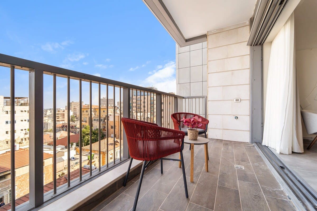 Chic 2BDR Parking/Terrace In City Center photo 10