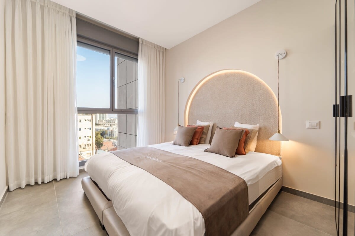 Chic 2BDR Parking/Terrace In City Center photo 19