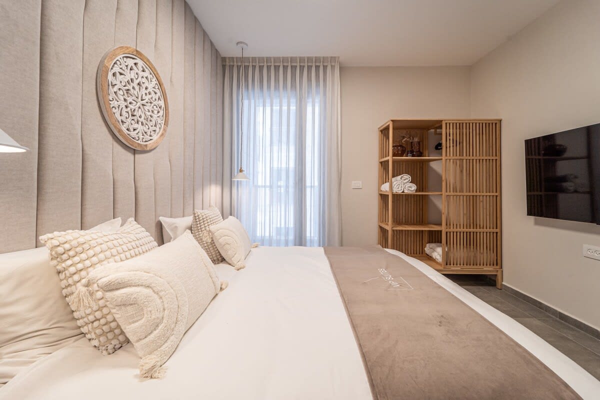 Chic 2BDR Parking/Terrace In City Center photo 15