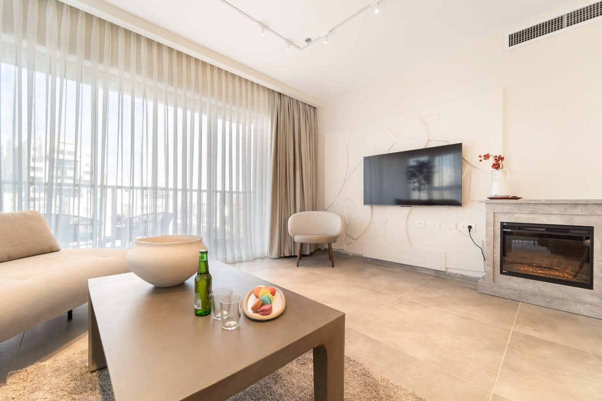 Chic 2BDR Parking/Terrace In City Center photo 8