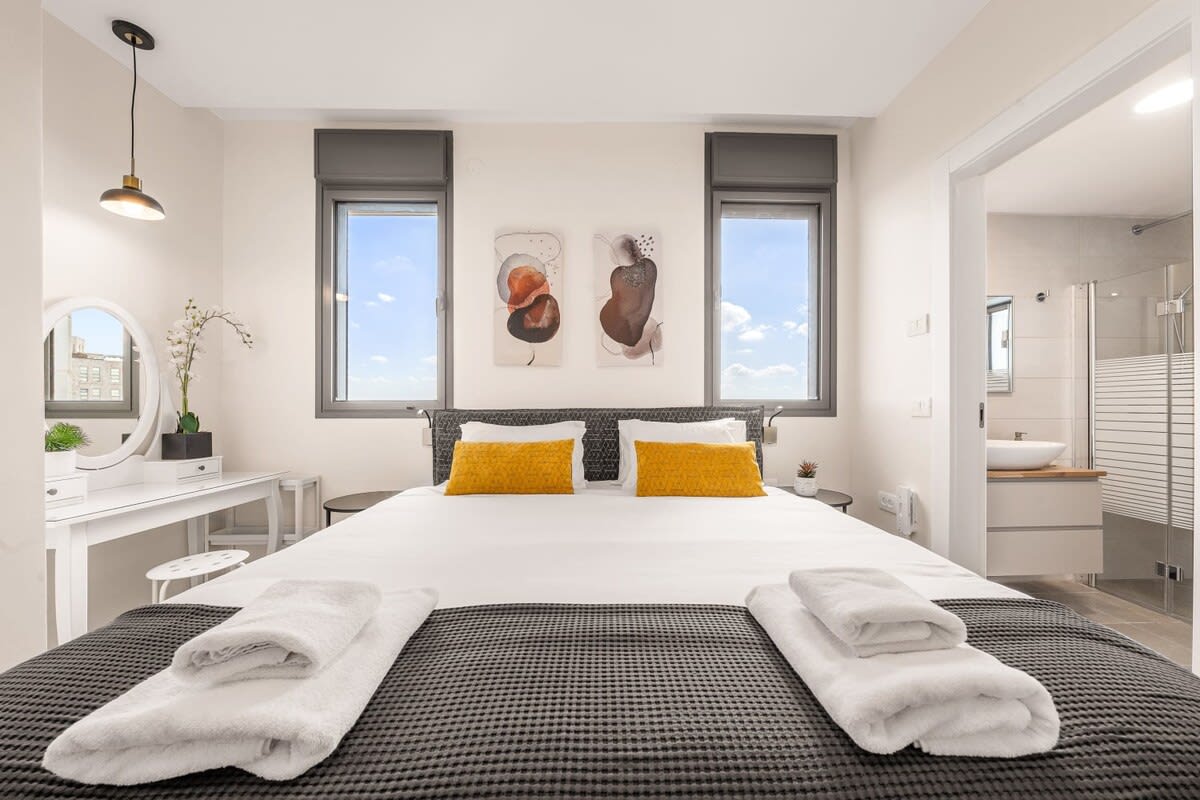 Dreamy 3 Bedroom In Best Location/Parking photo 8