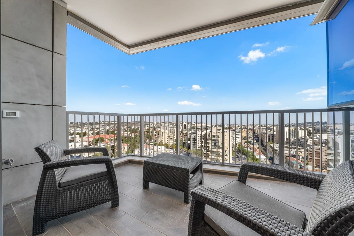 Dreamy 3 Bedroom In Best Location/Parking photo 4