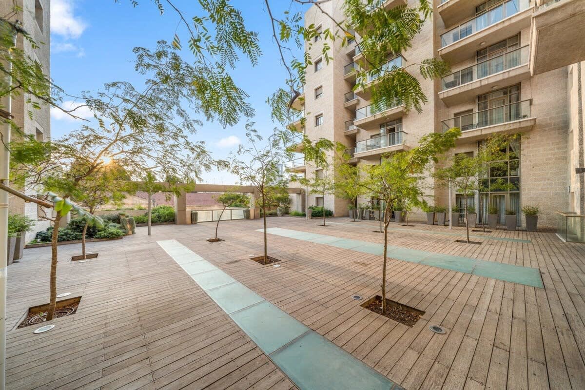 Luxurious 1BDR Terrace Parking in City Central photo 29