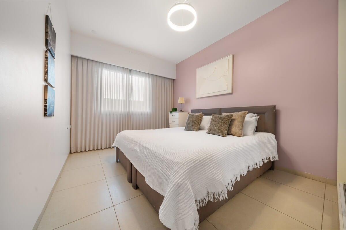 Central 2-Bedroom Apartment with Modern Amenities photo 8