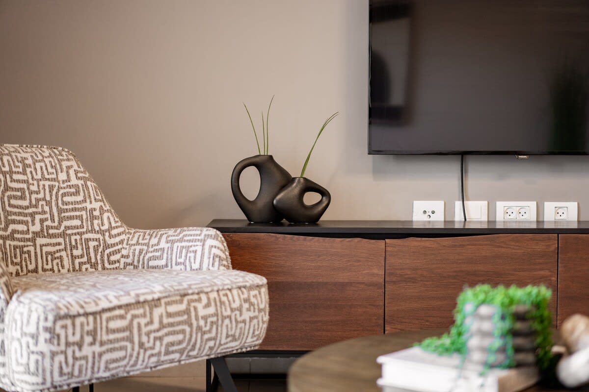 Central 2-Bedroom Apartment with Modern Amenities photo 14
